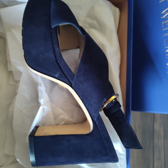 Stuart Weitzman size 7 - Picture 5 of 8